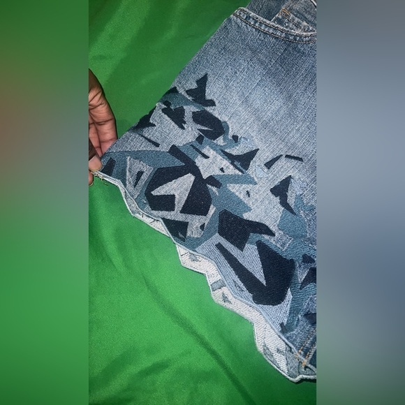 Levi’s Denim Women's Shorts with Embroidered Geometric Pattern size 28 - Picture 7 of 12